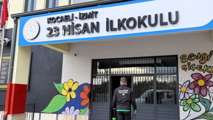 Büyükşehir, yarıyıl tatilinde 689 okulu ilaçladı